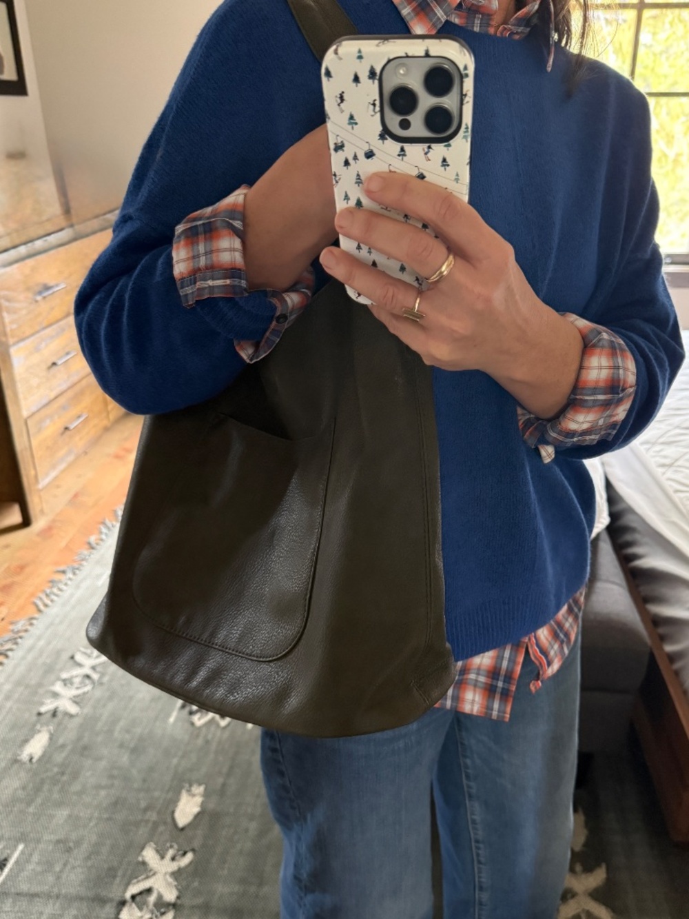 Elegant Olive Green Leather Shoulder Bag - Picture 3 of 8